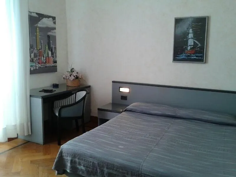 ** Hotel Albergo Fiorenza&Banksia Meublè Alassio Italien