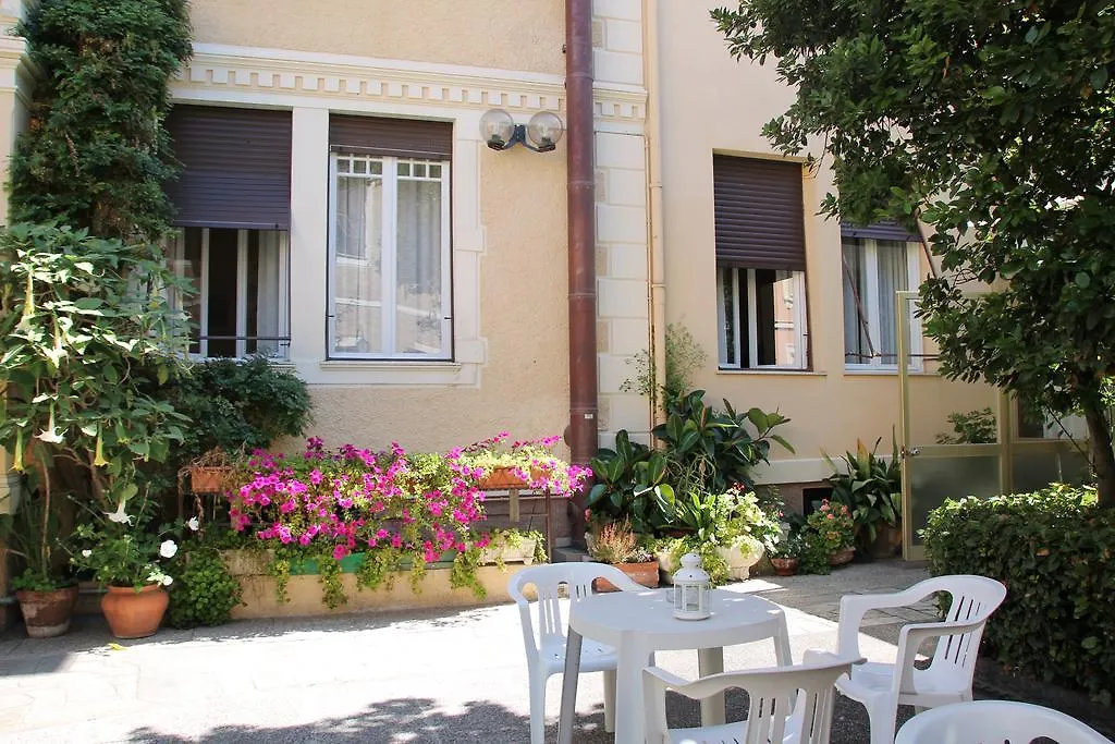 Albergo Fiorenza&Banksia Meublè Alassio