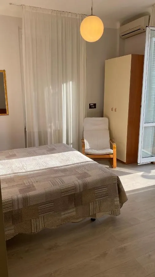Hotel Fiorenza & Banksia Meuble Αλάσιο