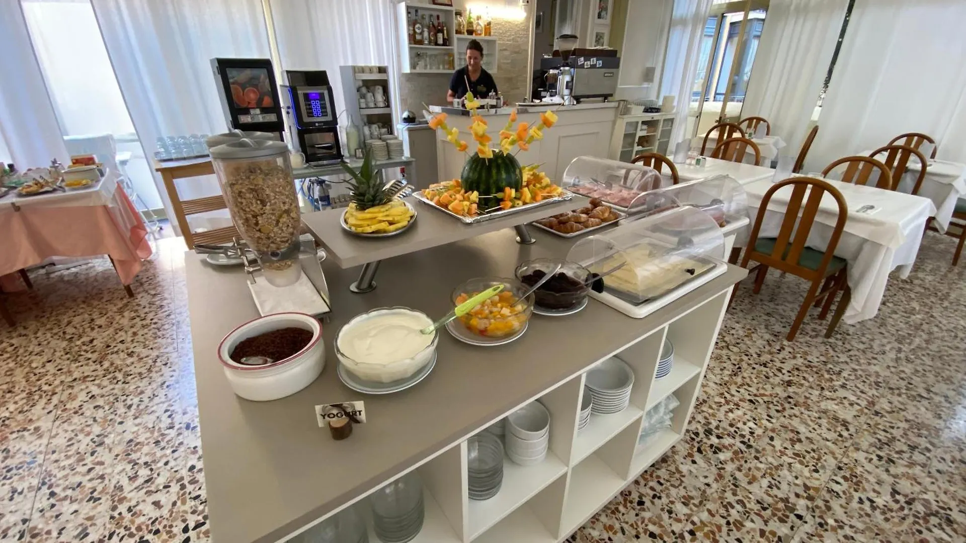 Hotel Fiorenza & Banksia Meuble Αλάσιο