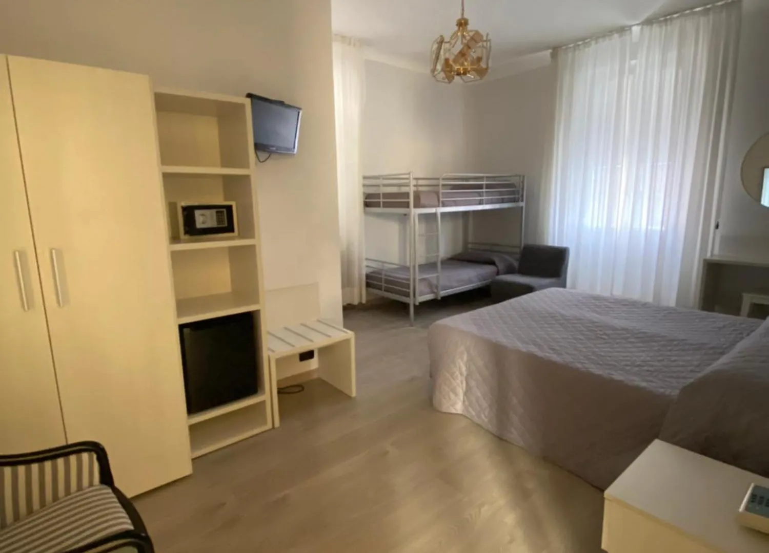 Hotel Fiorenza & Banksia Meuble Αλάσιο Ιταλία
