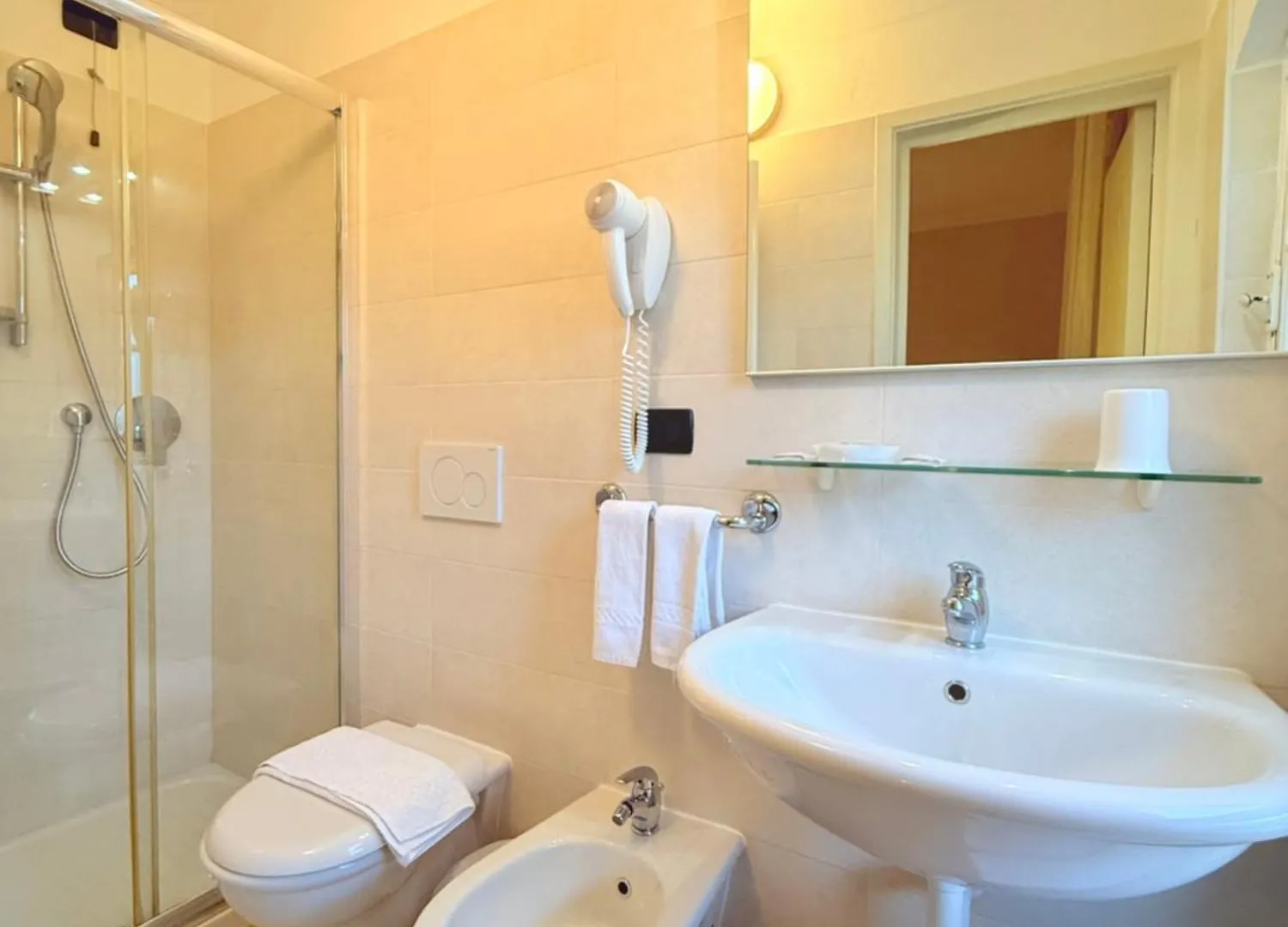 Hotel Fiorenza & Banksia Meuble Αλάσιο