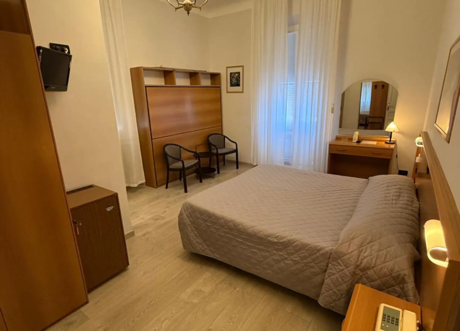 Hotel Fiorenza & Banksia Meuble Αλάσιο 2*,