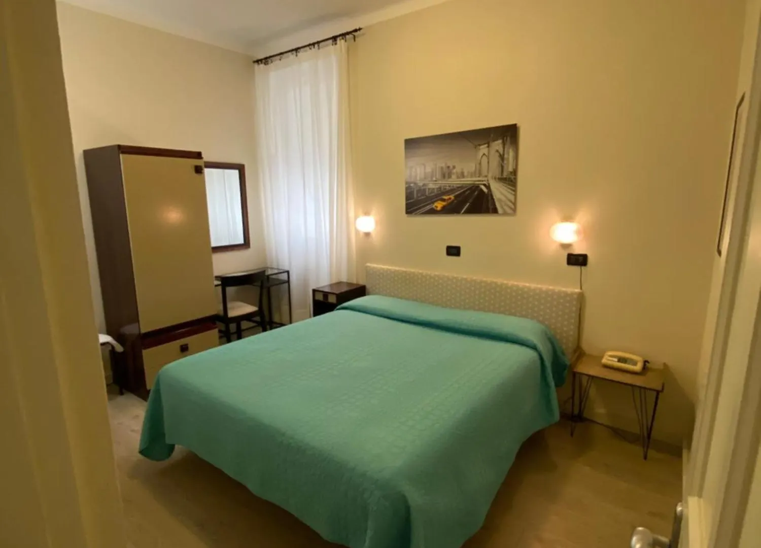 Hotel Fiorenza & Banksia Meuble Αλάσιο