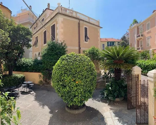 Hotel Fiorenza & Banksia Meuble Αλάσιο